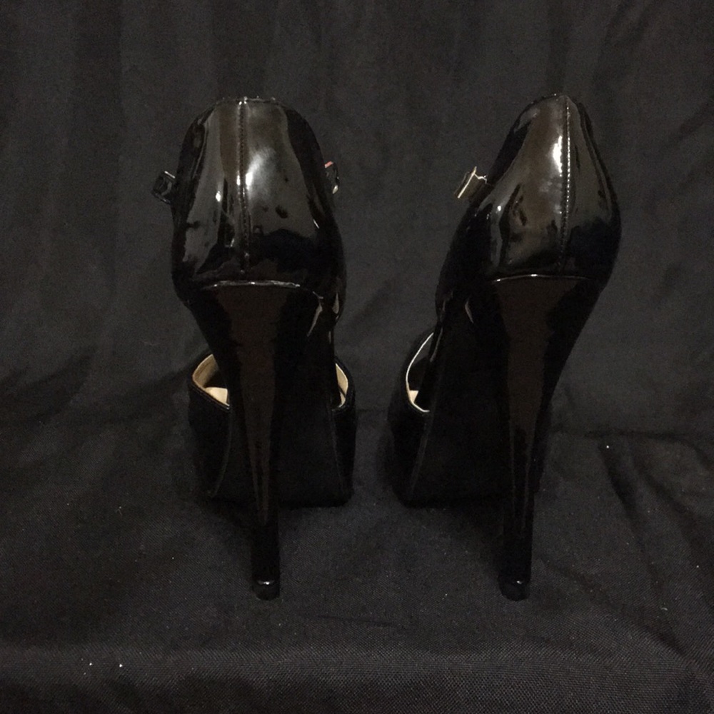 Heels - Picture 4 of 4